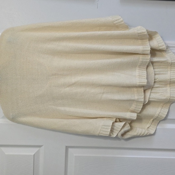 Cable knit poncho style sweater - Picture 5 of 5